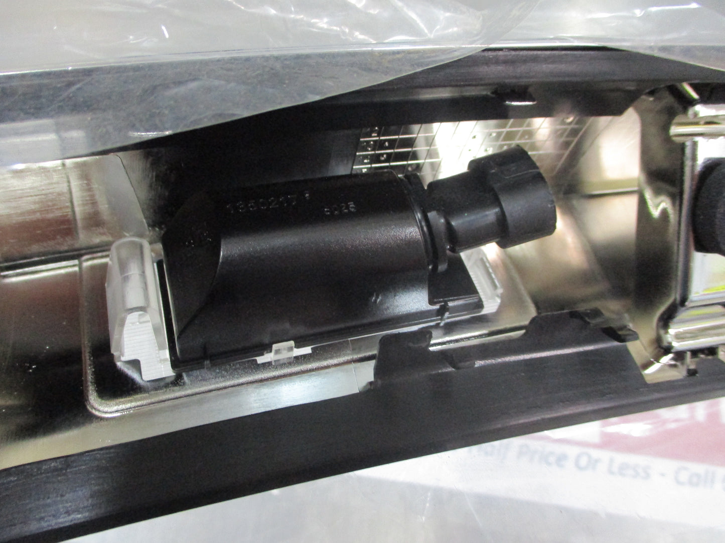 Holden Trailblazer-Colorado 7 Genuine Tail Gate Chrome Number Plate Bezel New Part