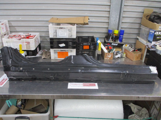 Holden Epica EP Genuine Drivers Outer Rocker Cover Panel New Part