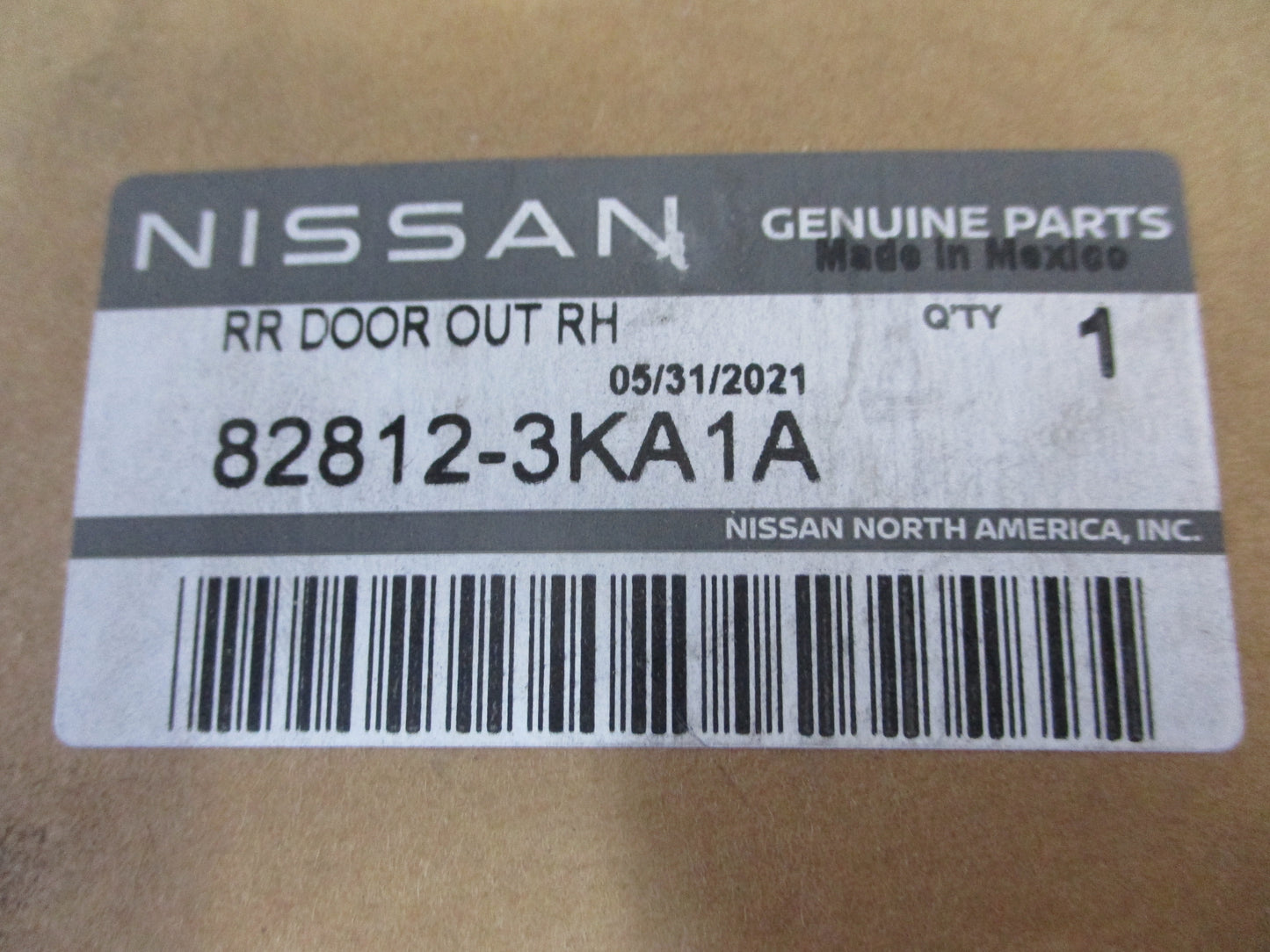 Nissan Pathfinder Genuiune Right Hand Rear Door Tape New Part