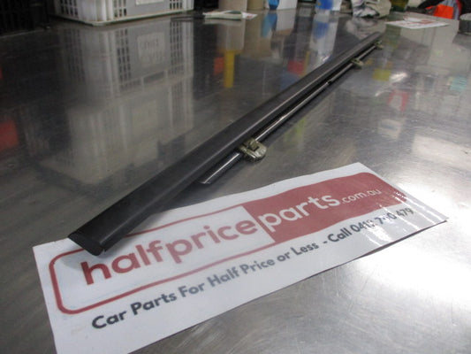 Holden GM Silverado Genuine Front Right Hand Door Window Belt Reveal Moulding New Part