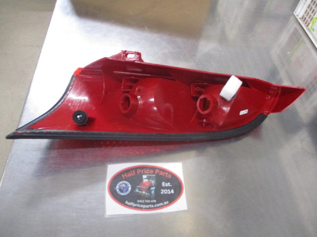 Ford Focus LR Genuine Right Hand Rear Indicator Combination Tail Light (Drivers) New Part