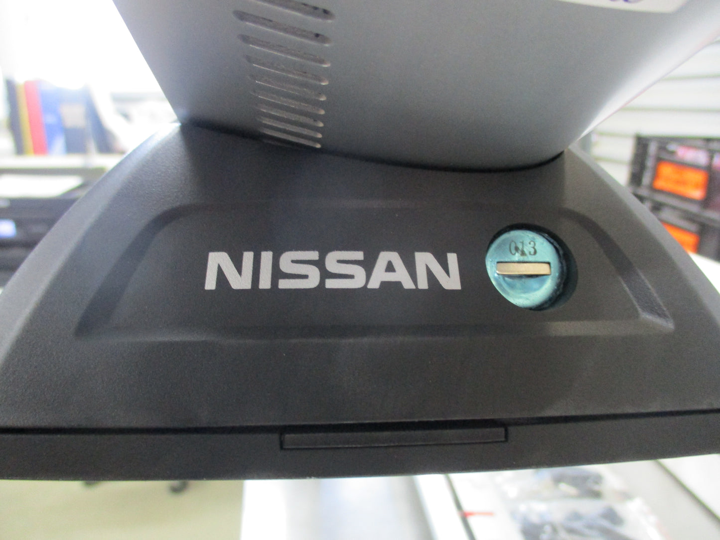 Nissan X-Trail T32 Genuine Roof Bars Through Style Kit New
