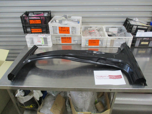 Mitsubishi Triton L200 Dual Cab Genuine Right Side B Pillar Outer Panel New