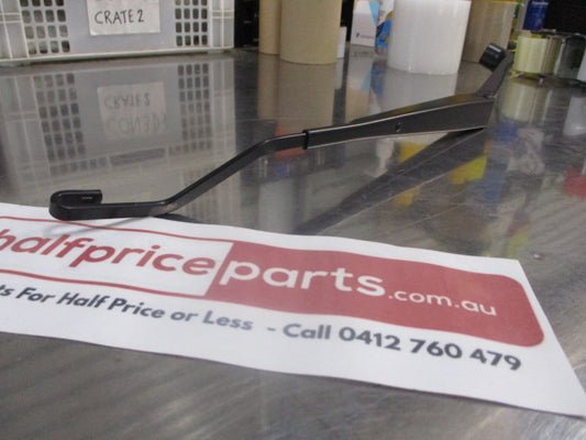 Mitsubishi Lancer Genuine Front Right Hand Windscreen Wiper Arm Assembly New Part