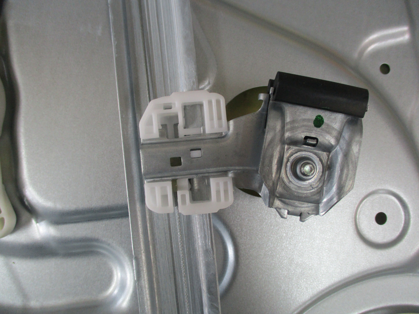 Hyundai i30 FD Genuine Right Hand (Drivers) Front Door Window Regulator New