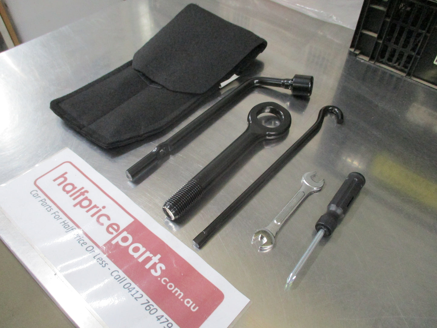 Hyundai Tucson/Kia Various Models Genuine Owners Vehicle Maintenance Tool Set New Part