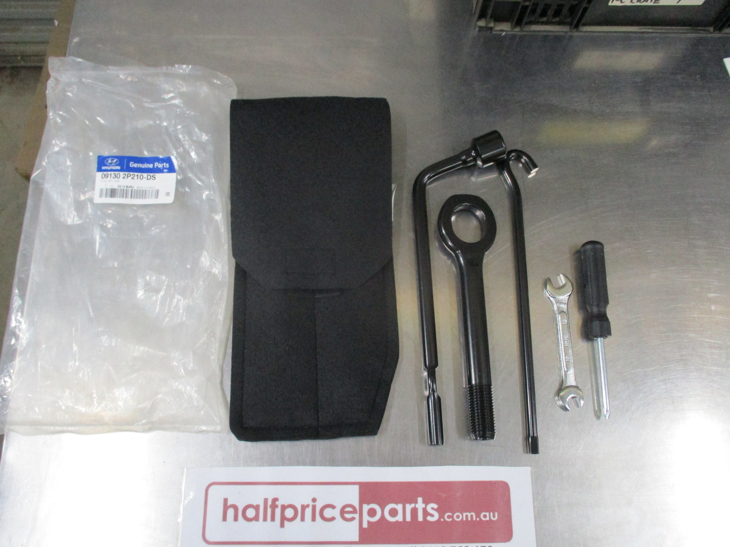 Hyundai Tucson/Kia Various Models Genuine Owners Vehicle Maintenance Tool Set New Part