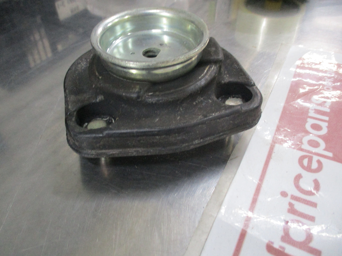 Hyundai Tiburon/Elantra Genuine Drivers Side Rear Strut Insulator New Part
