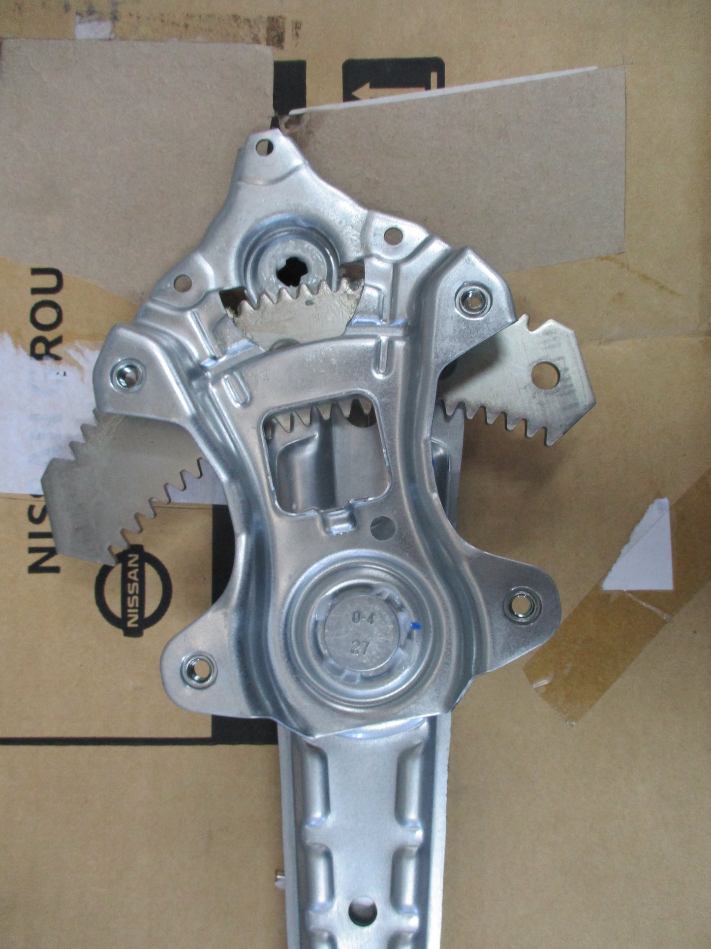 Nissan D23 Navara Genuine Passenger Rear Door Window Regulator New