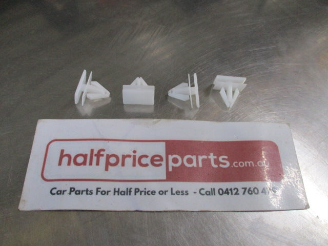 Ford Ranger/F-350/F-250/F-150/Escape Genuine Lower Rocker Molding Clip (Set 4)- New Part