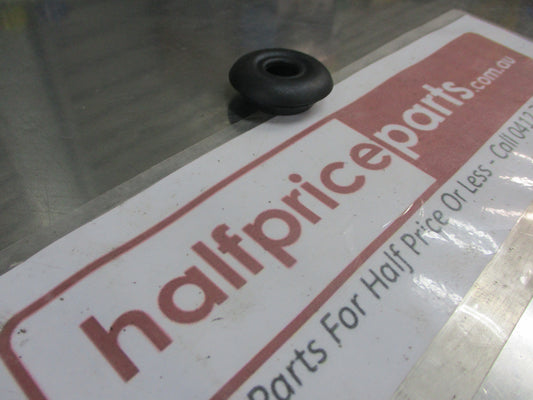 Nissan Micra/Qashqai Genuine Rear Window Wiper Arm Seal New Part