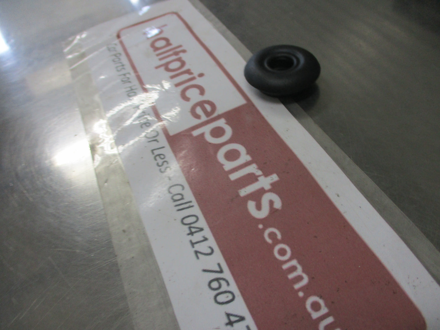 Nissan Micra/Qashqai Genuine Rear Window Wiper Arm Seal New Part