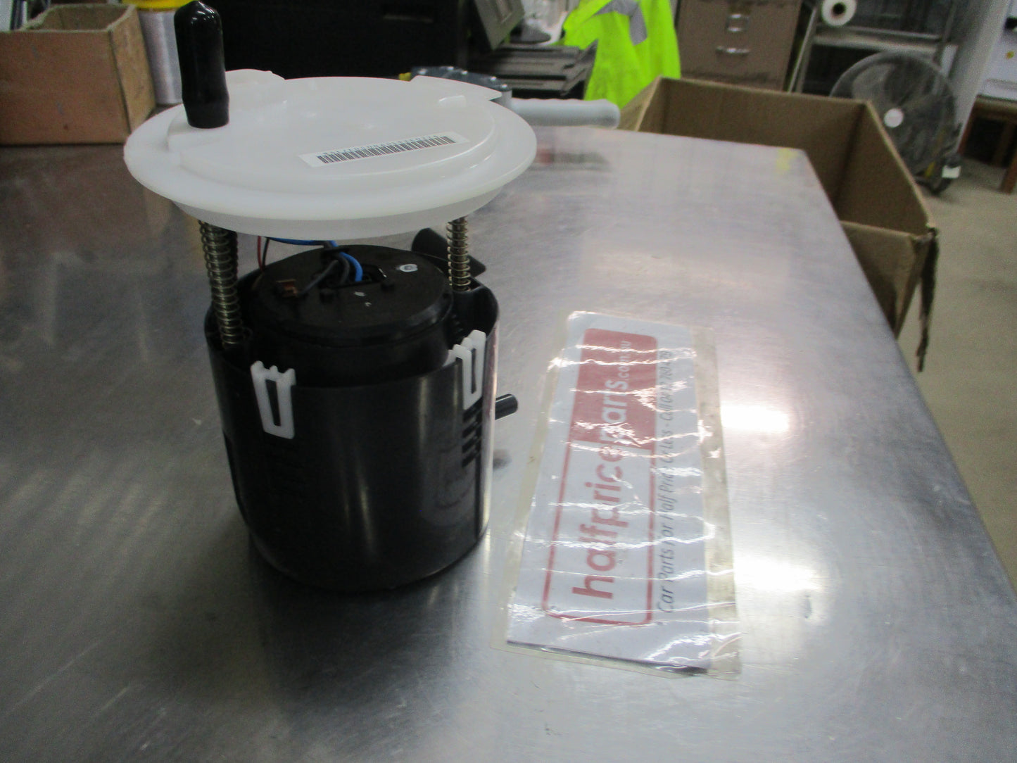 Holden VE SS-SSV V8 Commodore Genuine Fuel Pump Assy New Part