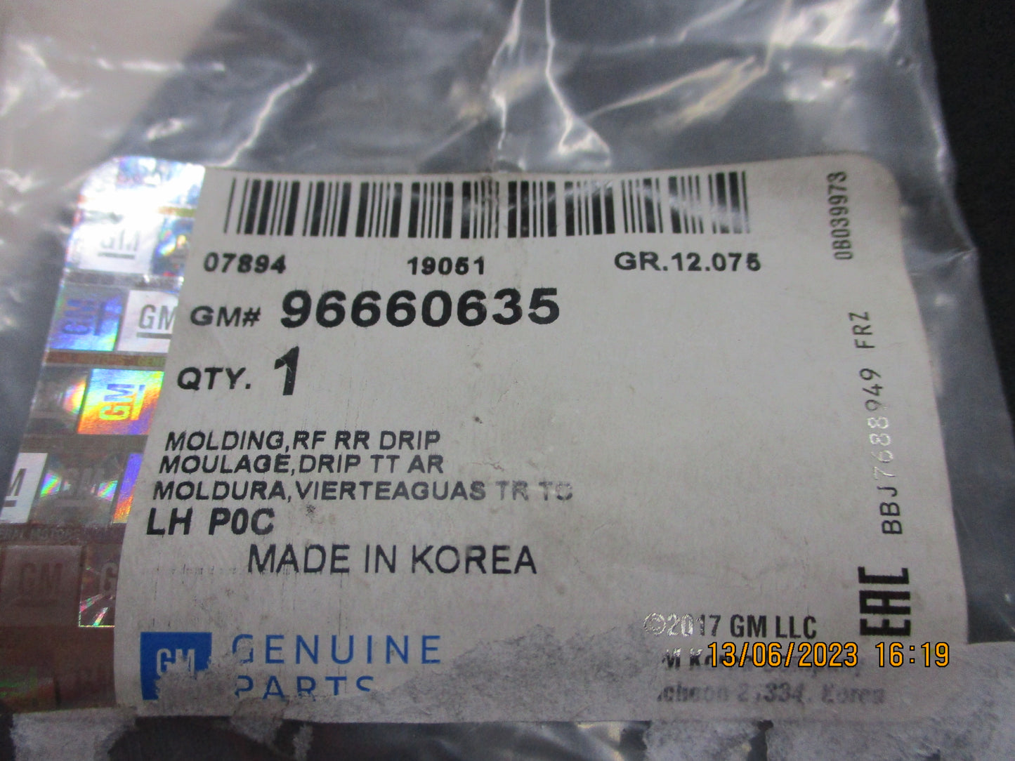 Holden Captiva Genuine Driver Side Rear Drip Molding New Part