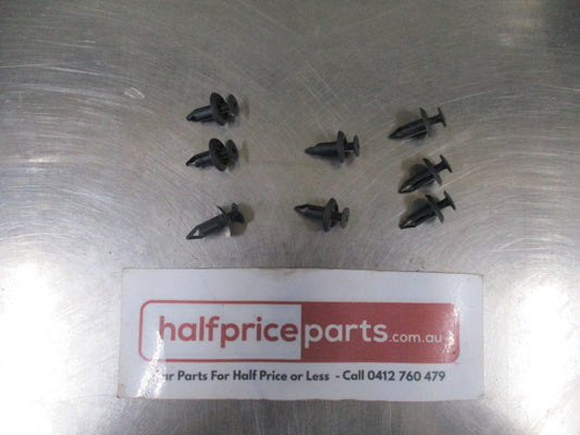 Ford Genuine Scrivet Clip - New Part