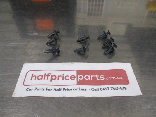 Ford Genuine Scrivet Clip - New Part