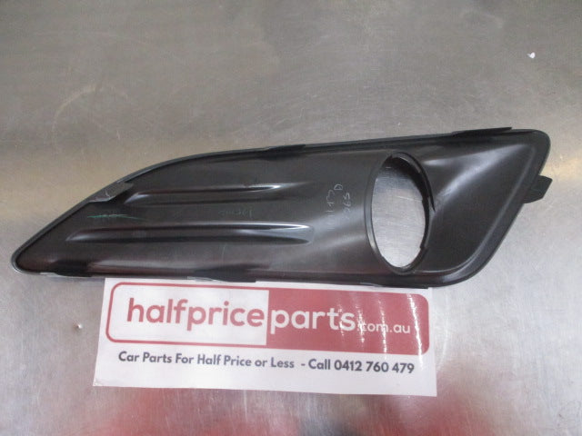 Ford Fiesta MK7 Right Hand Front Fog Light Light Bezel New Part