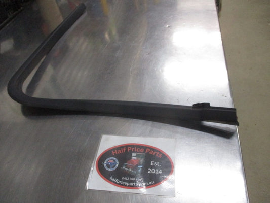 Ford Focus Genuine Right Hand Rear Door Window Surround Molding New Part