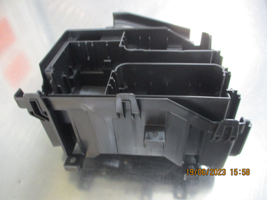 Holden Cruze Genuine Engine Wiring Harness Fuse Block Bracket New Part