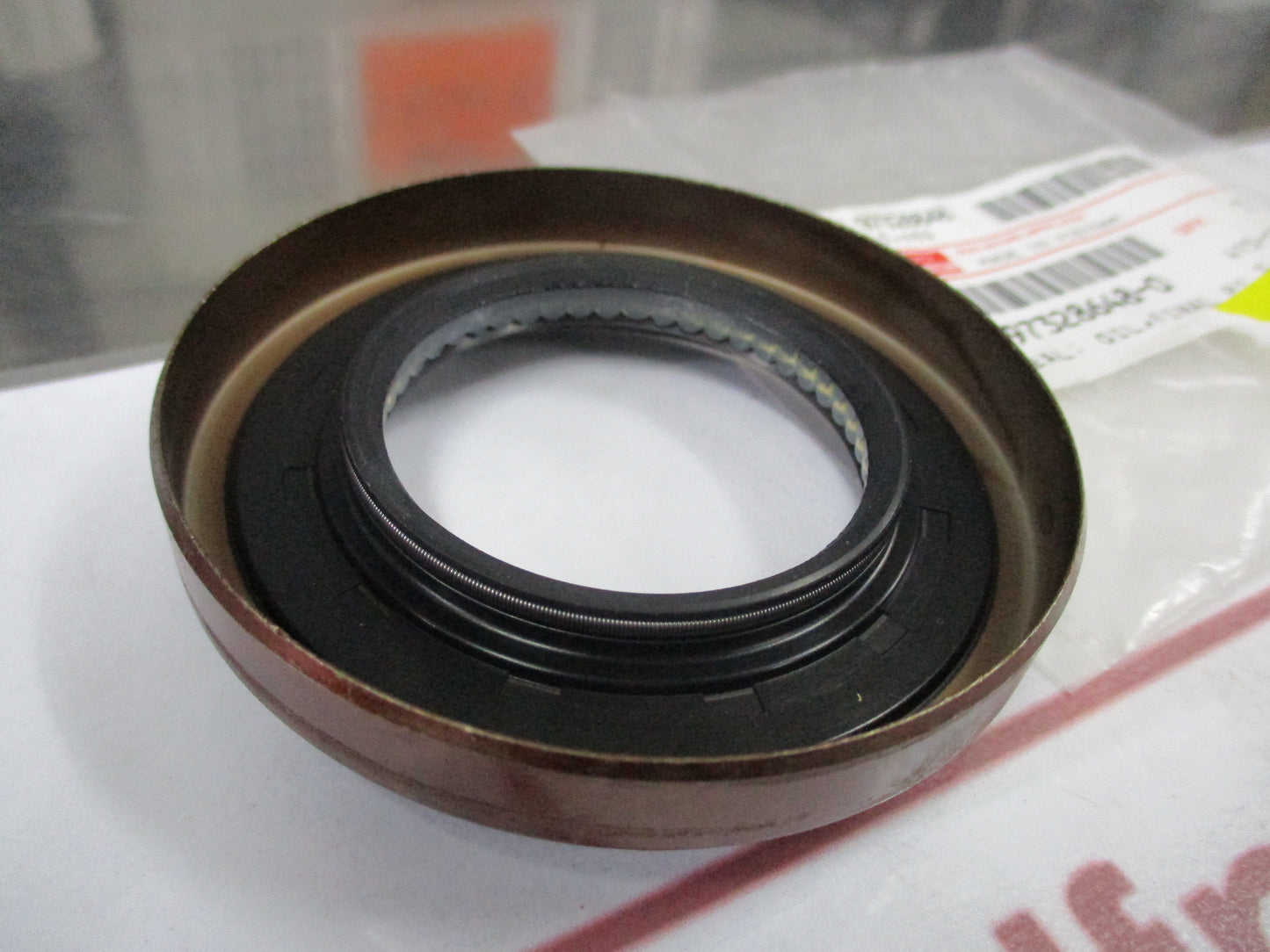 Isuzu NKR55 Genuine Rear Prop Shaft Oil Seal New