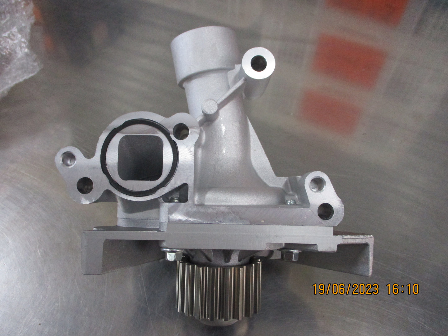 Peugeot 206-307-407/Citroen C4-C5-C8 Genuine Water Pump ASM New Part