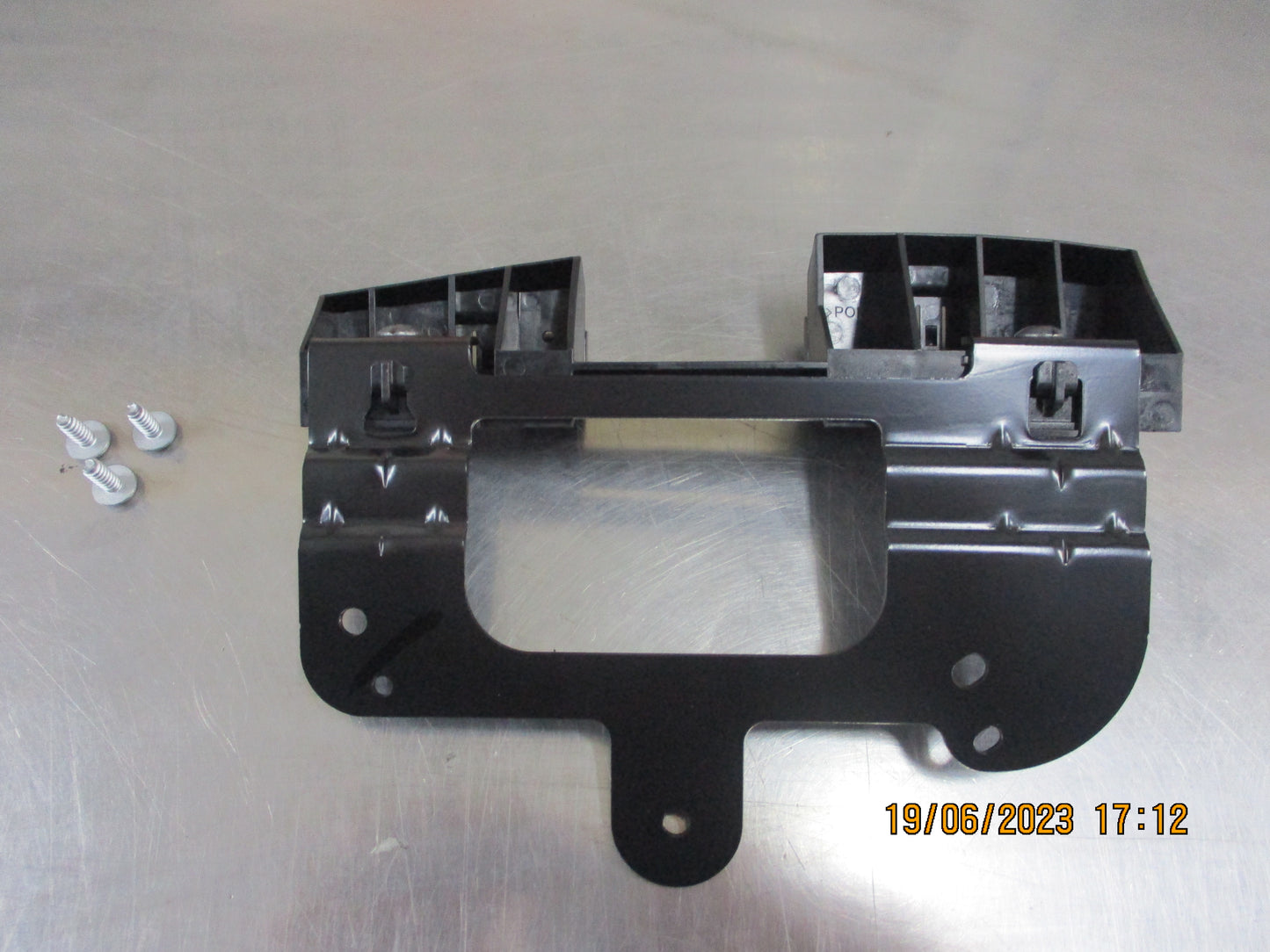 Nissan Pulsar Sedan Genuine Left Hand Front Bumper Retainer New Part