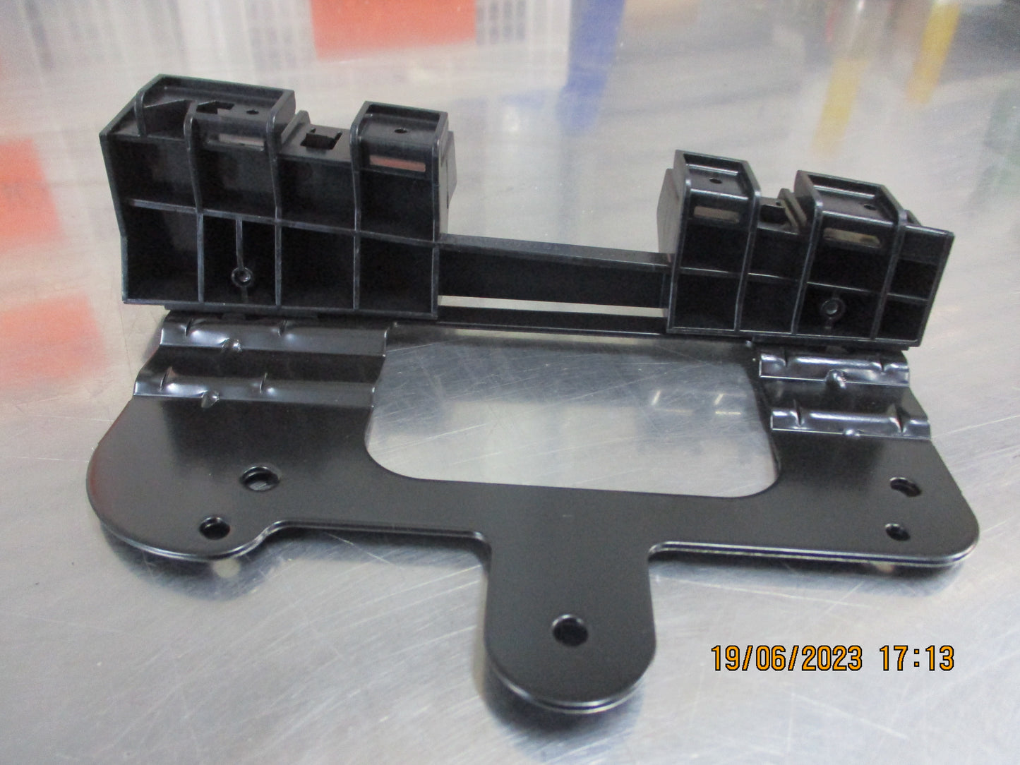 Nissan Pulsar Sedan Genuine Left Hand Front Bumper Retainer New Part