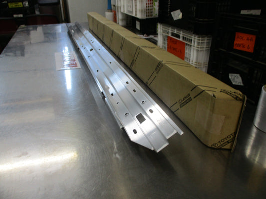 Toyota Landcruiser 300 Series Genuine Left Hand Side Step Alloy Mounting Plate New Part