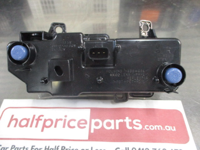 Mitsubishi Pajero Genuine Right Hand Front Side Marker Light New Part