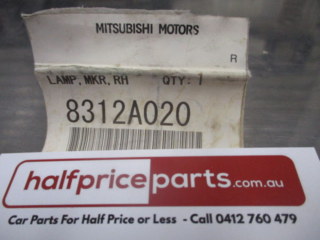 Mitsubishi Pajero Genuine Right Hand Front Side Marker Light New Part