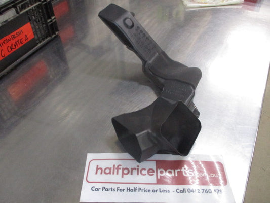 Mitsubishi Pajero Wagon Genuine Rear Right Hand Heater Duct Pipe New Part