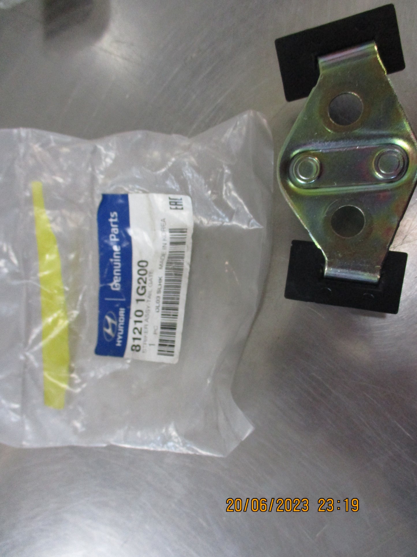 Hyundai Accent/Veloster/Elantra Genuine Tail Gate Striker Assembly New Part