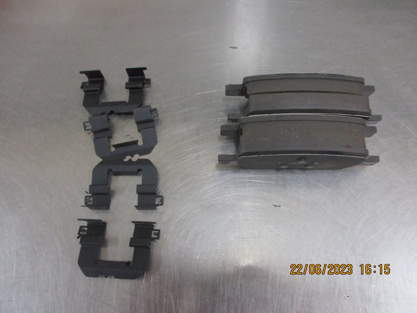 Kia Sorento Genuine Rear Brake Pad Set New Part