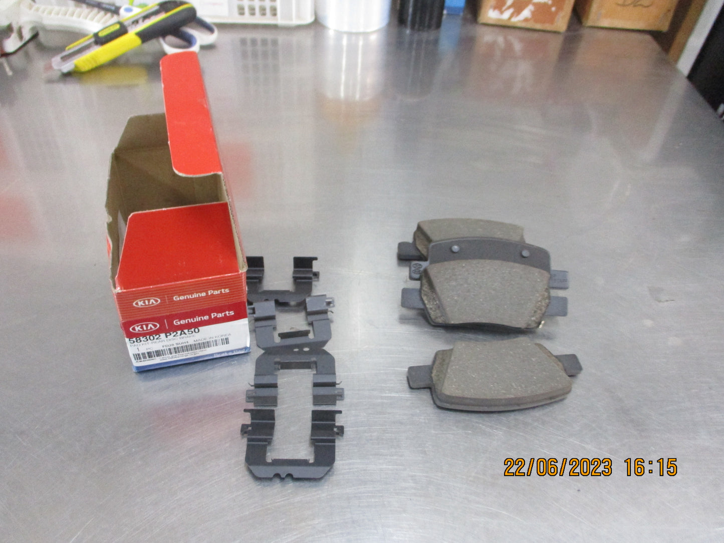 Kia Sorento Genuine Rear Brake Pad Set New Part