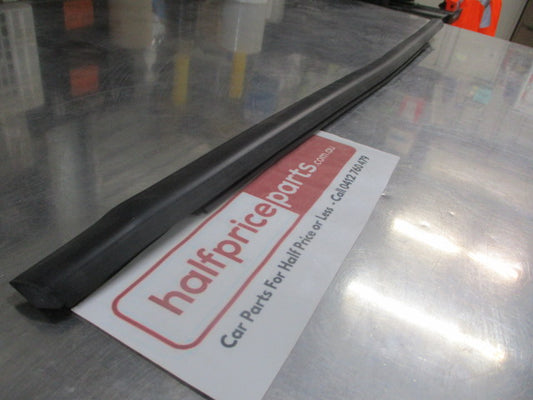 Ford Mondeo Genuine Right Hand Rear Door Outer Weather Strip New Part