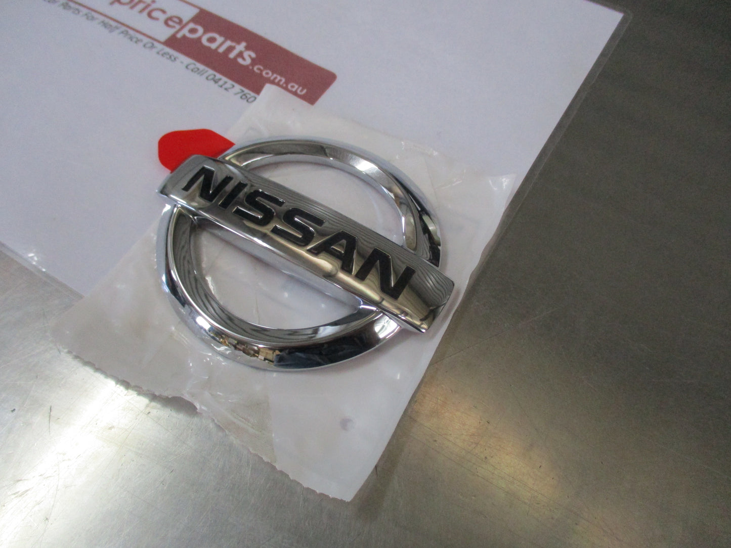Nissan J10 Qashqai Genuine Tailgate Emblem New Part