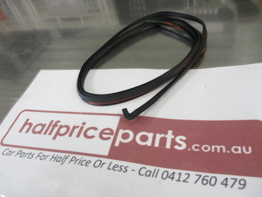 Nissan Patrol Y61 Left Hand Front Flare Seal Rubber New Part