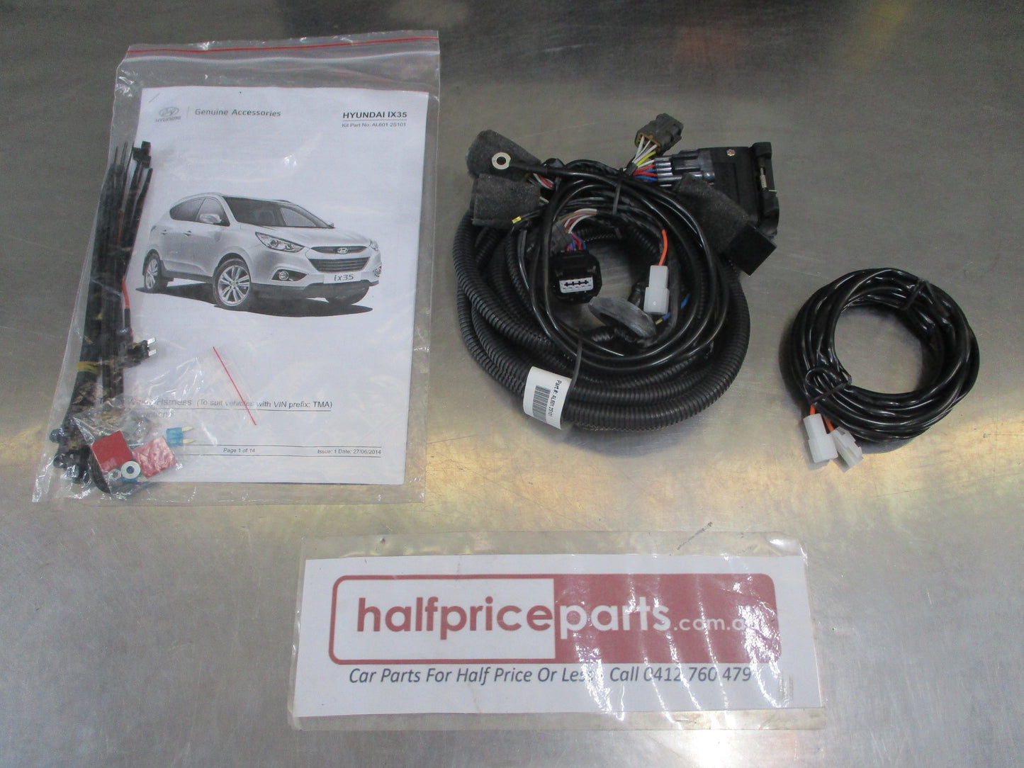 Hyundai IX35 LM2 Genuine Trailer Wiring Harness Kit 7 Pin Flat Plug New Part.