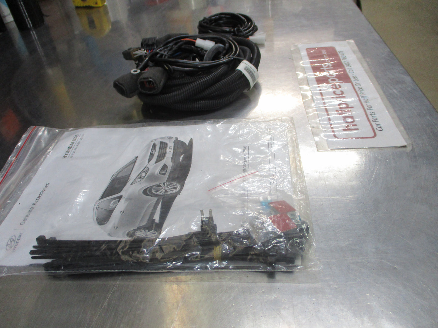 Hyundai IX35 LM2 Genuine Trailer Wiring Harness Kit 7 Pin Flat Plug New Part.