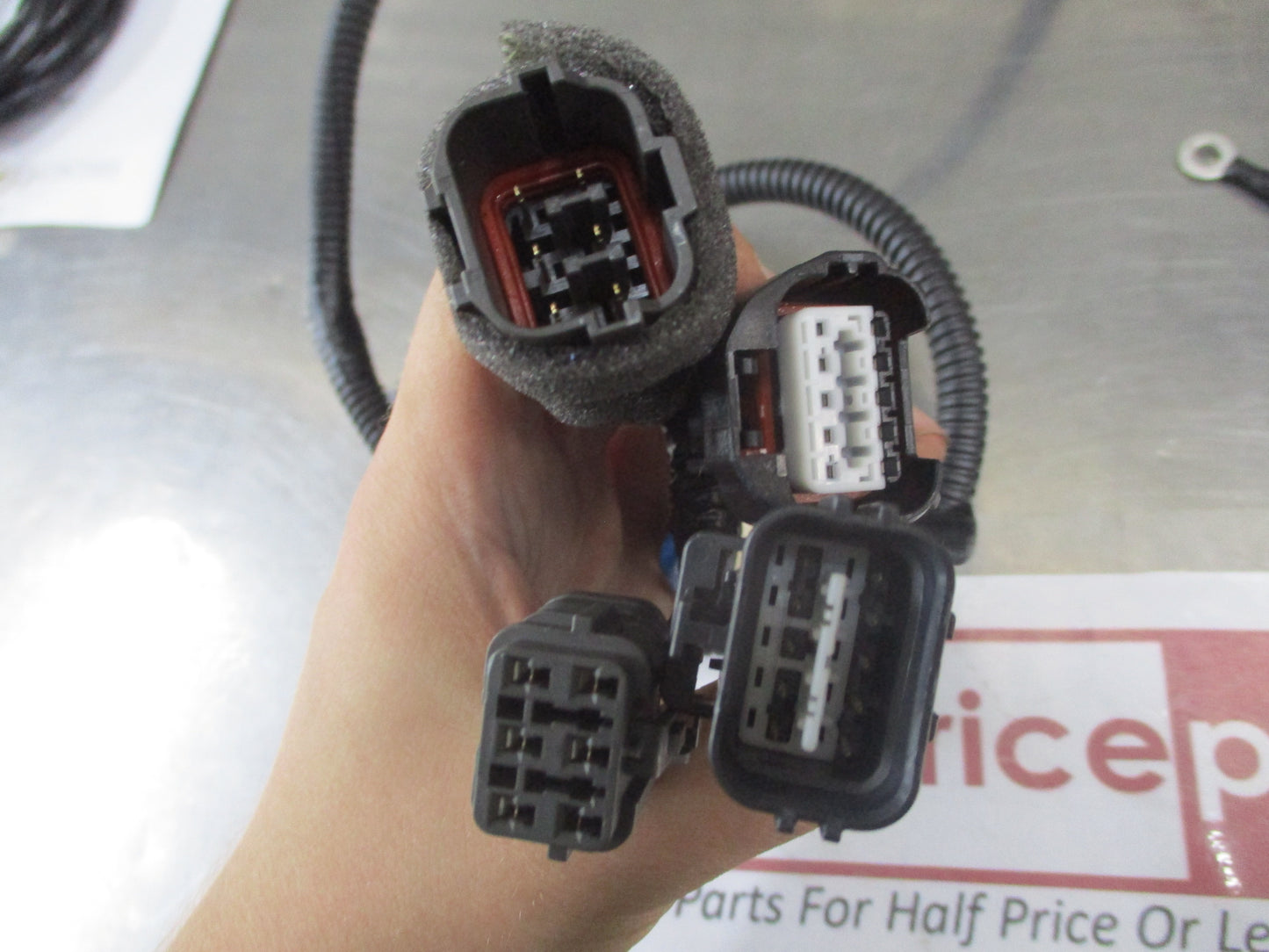 Hyundai IX35 LM2 Genuine Trailer Wiring Harness Kit 7 Pin Flat Plug New Part.
