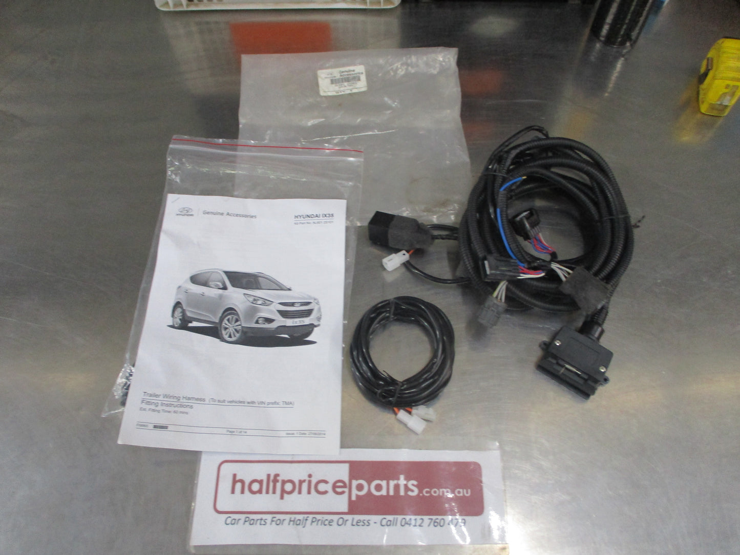 Hyundai IX35 LM2 Genuine Trailer Wiring Harness Kit 7 Pin Flat Plug New Part.