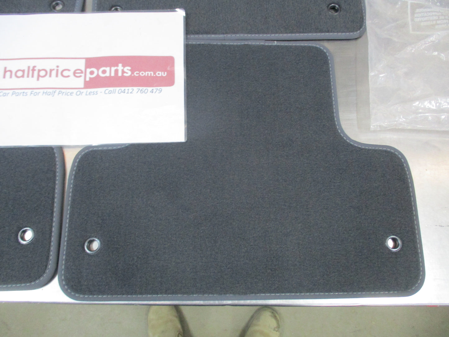 Land Rover Evoque Genuine Grey Carpet Mat Set New Part