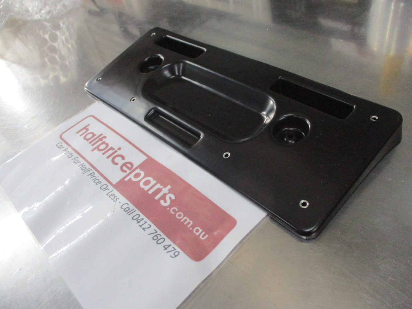 Land Rover Discovery-Range Rover-Evoque-Freelander Genuine Rear License Plate New Part