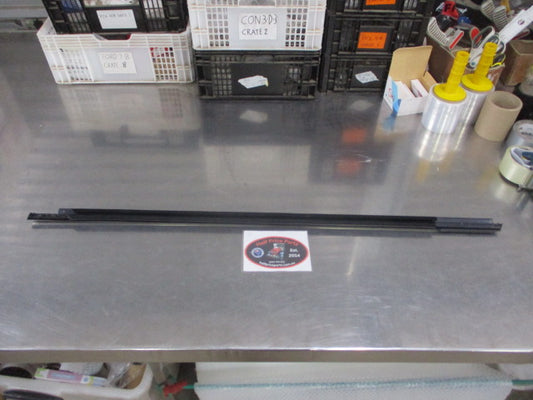 Ford Focus Genuine Right Hand Front Door Belt Weather Strip New Part