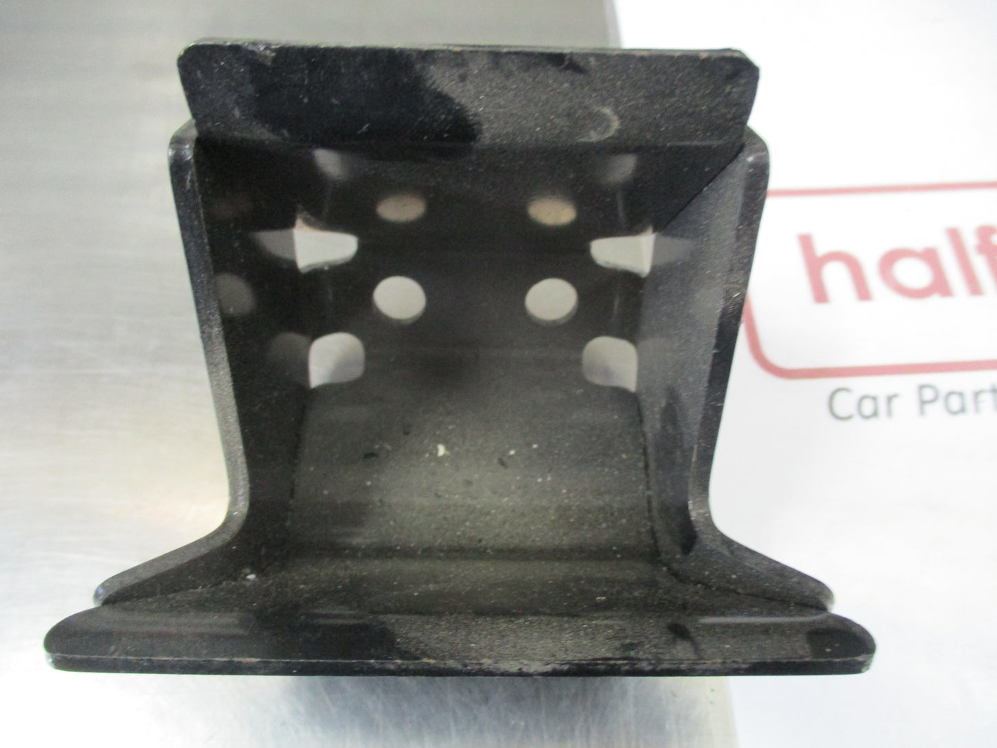 Isuzu D-Max Genuine Cab Mounting Bracket New Part