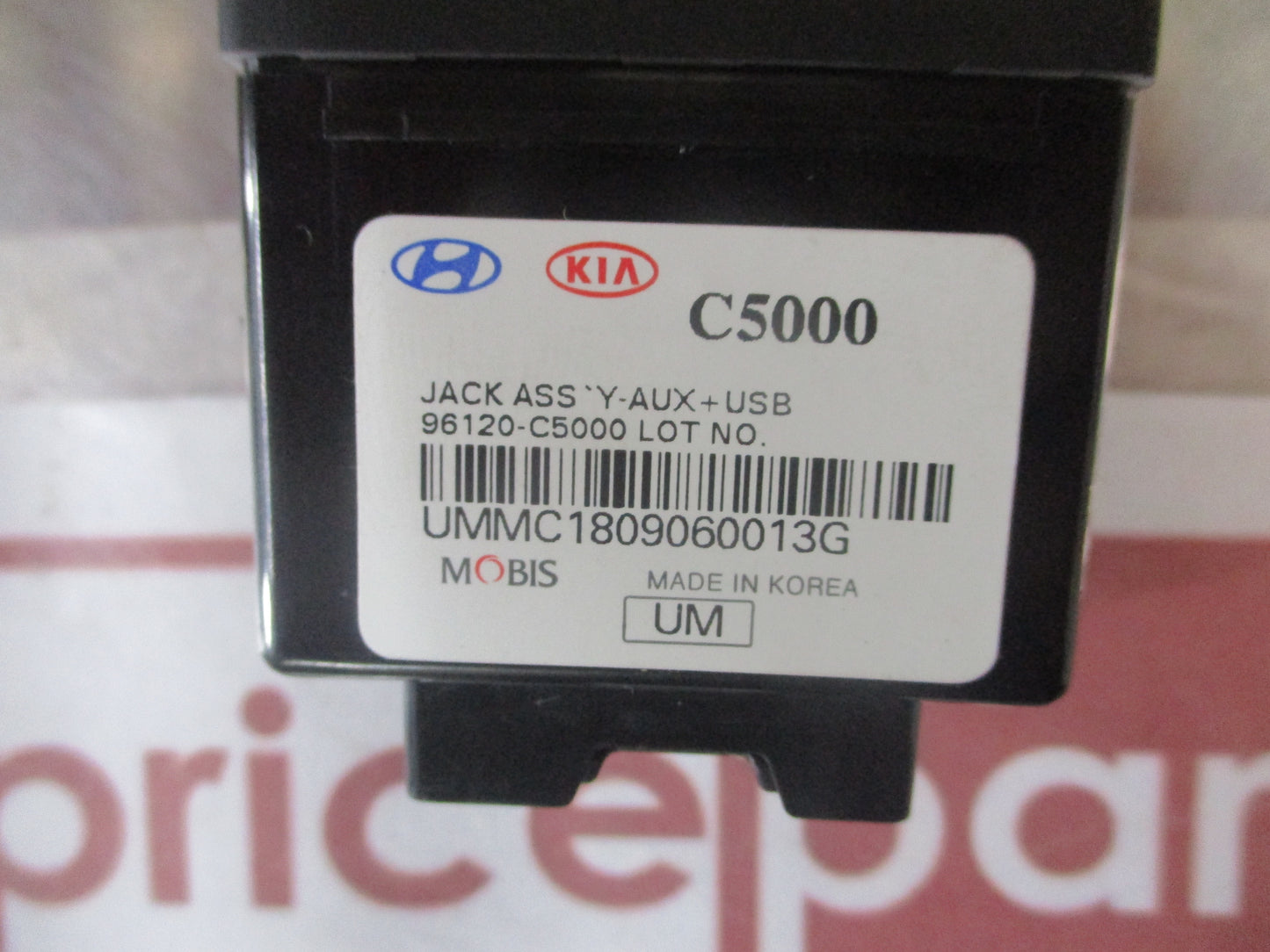 Kia Sportage Genuine USB Auxiliary Jack Assembly New Part