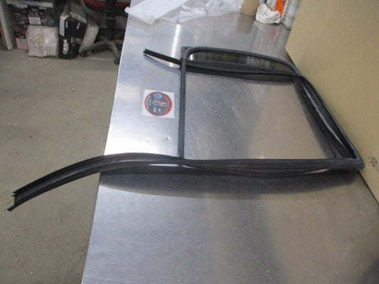 VW Amarok Genuine Right Hand Rear Door Fixed Window Glass And W/Channel New Part