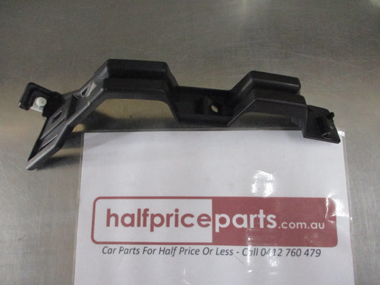 Land Rover Discovery 3 Genuine Left Hand Front Bumper Bracket New Part