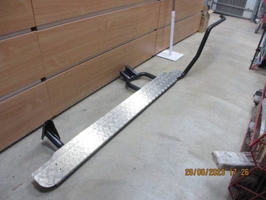 ARB Right Hand Sidestep and Brush Bar Suits Toyota Landcruiser Troop Carrier 78 Series Right Hand Sidestep and Brush Bar New Part