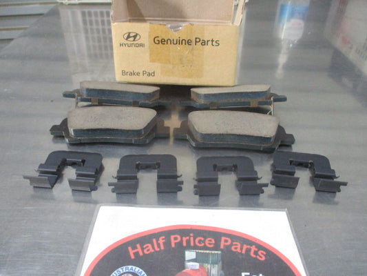Hyundai Santa Fe/Kia Sorento Genuine Rear Brake Pad Kit New Part